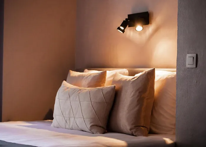 Hotel Rose Red
